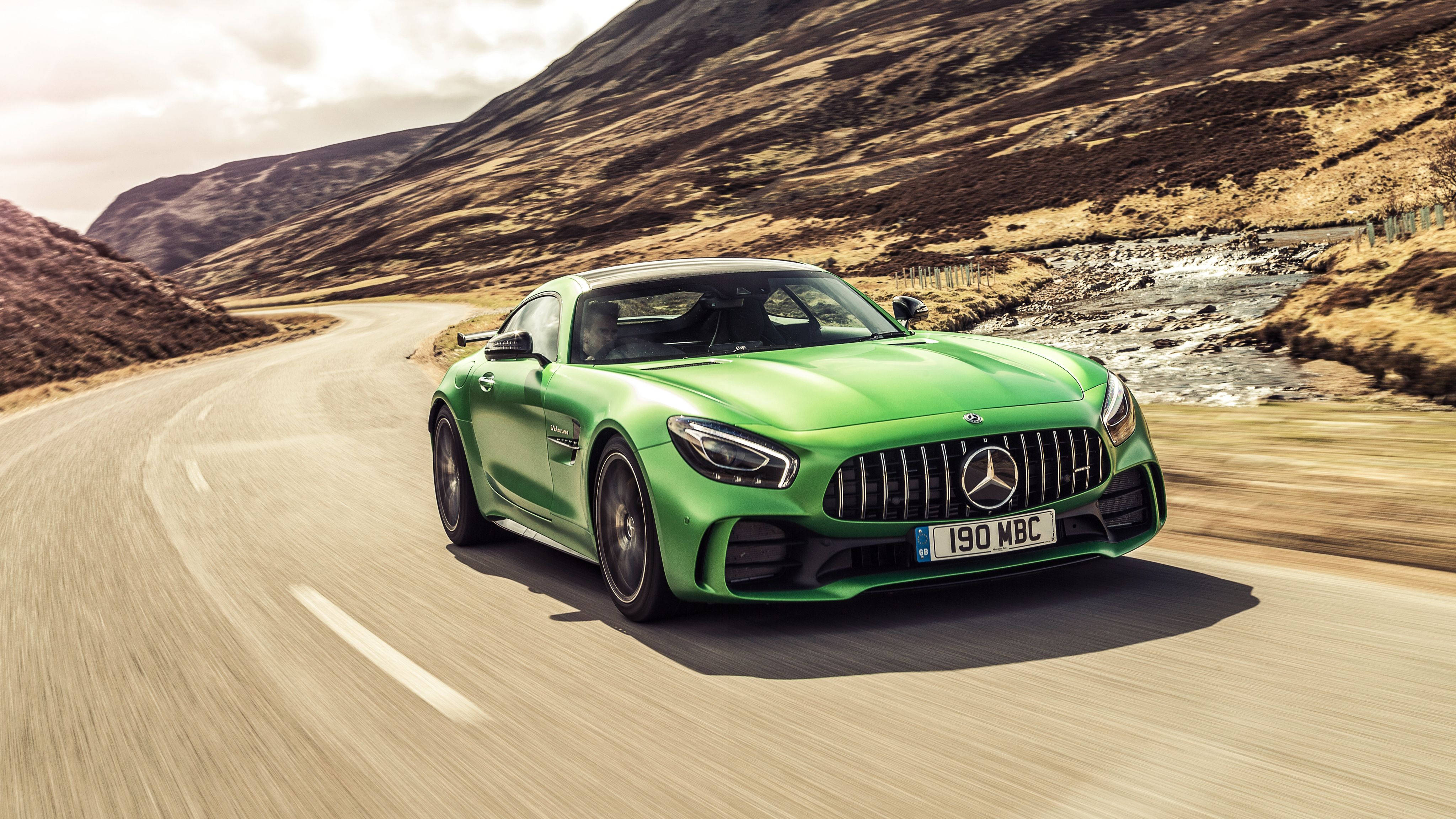 خودرو 4K سبز مرسدس بنز AMG والپیپر