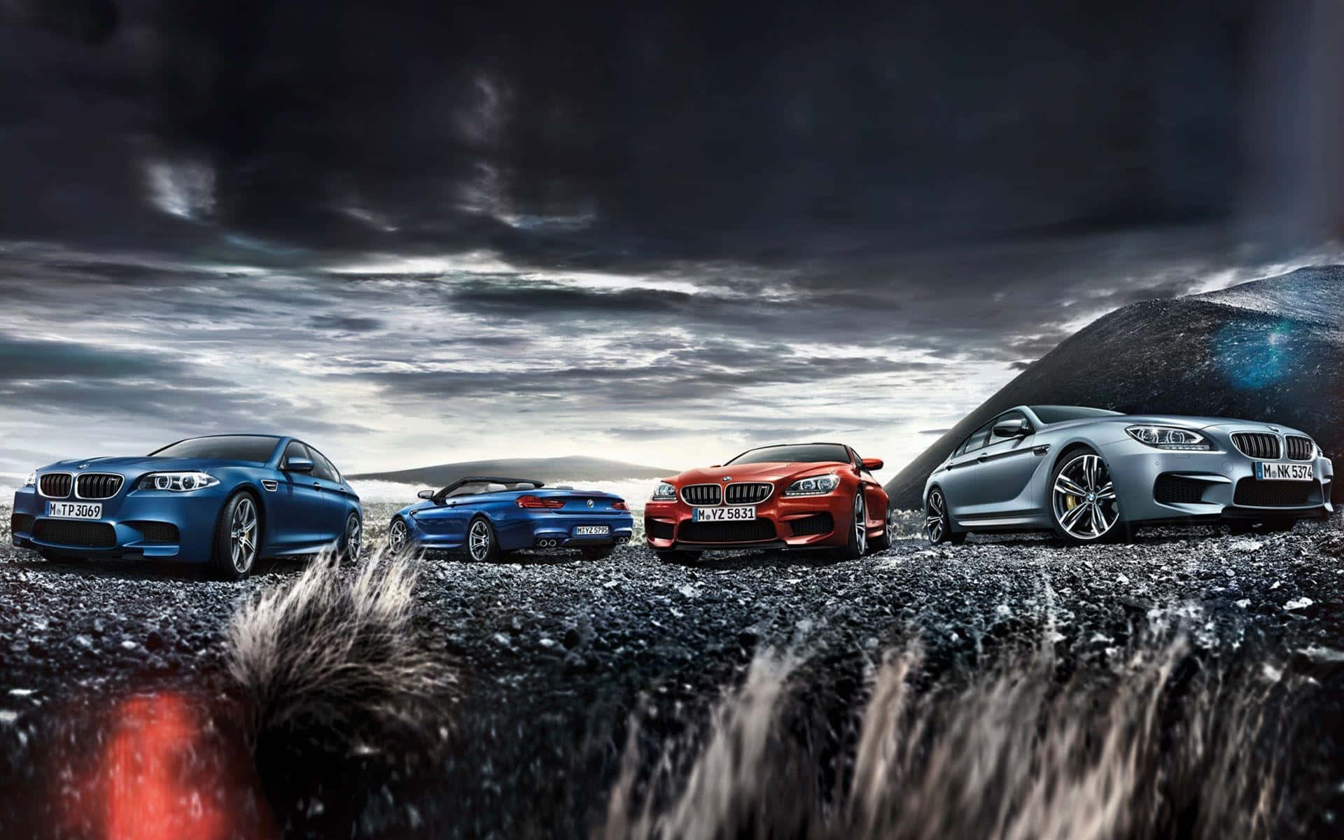 پس‌زمینه 720p سری M با رنگ‌های مختلف خودروهای BMW M والپیپر
