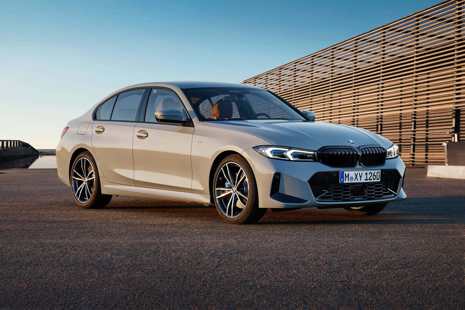 قدرت BMW را تجربه کنید والپیپر