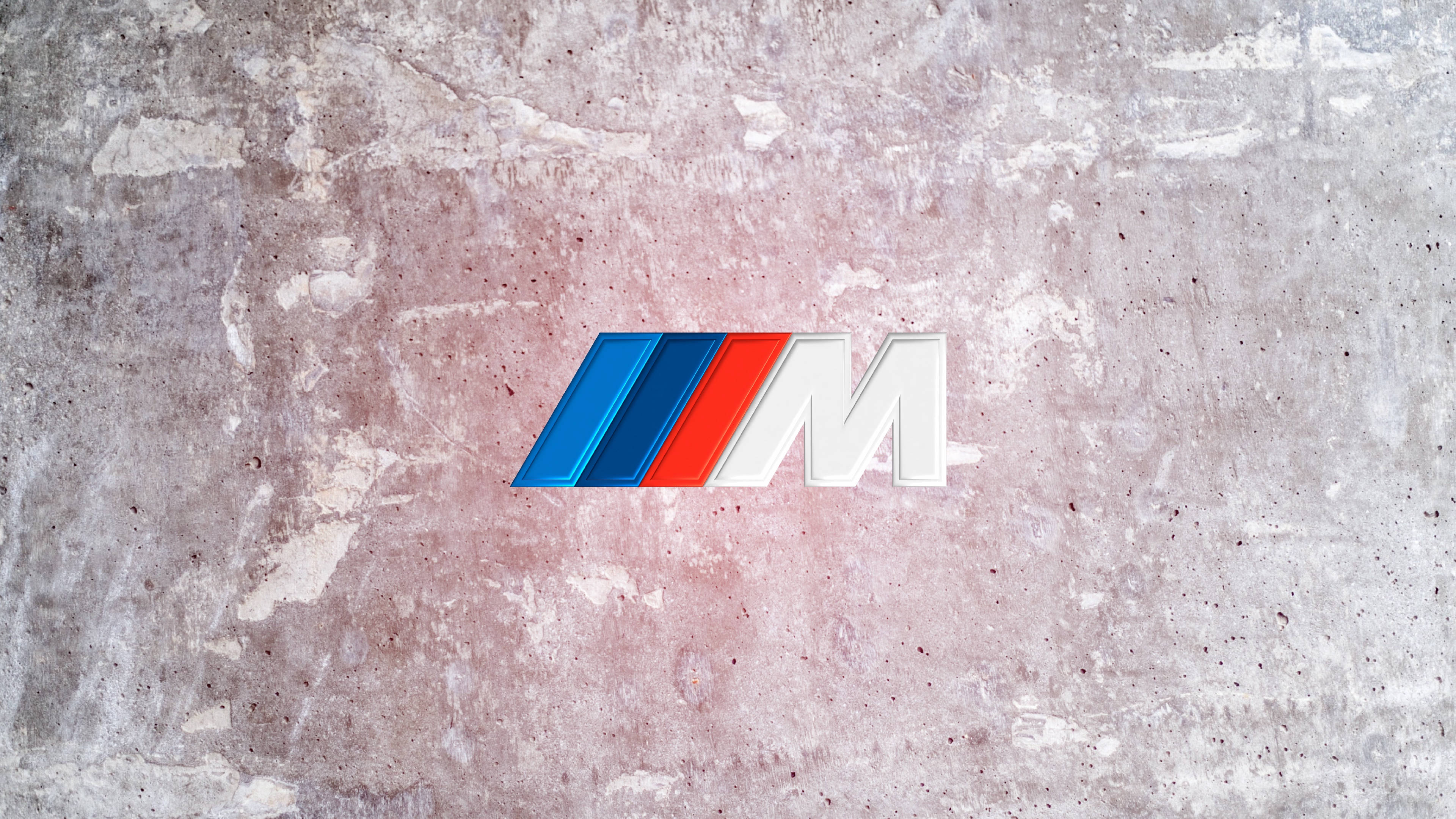 لوگوی BMW M روی بافت بتنی والپیپر