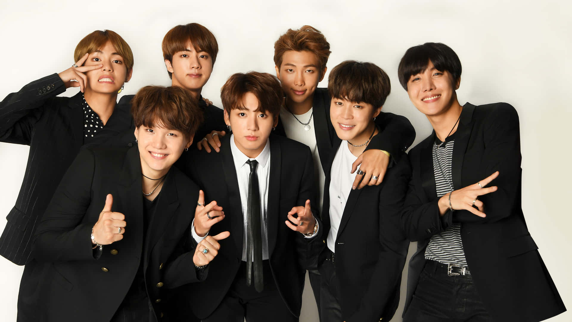 پس‌زمینه BTS والپیپر
