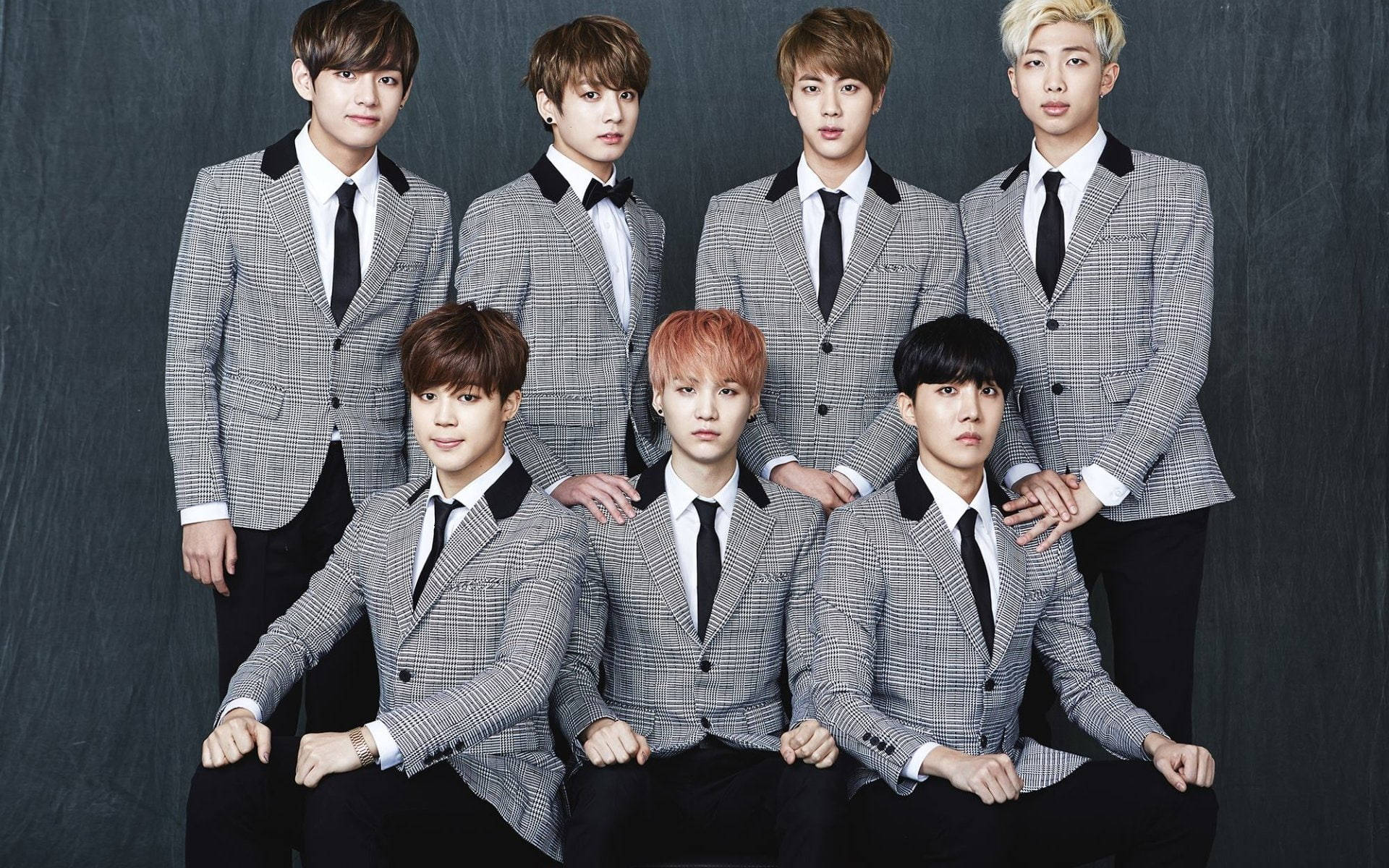 عکس گروهی دانش‌آموزی BTS والپیپر