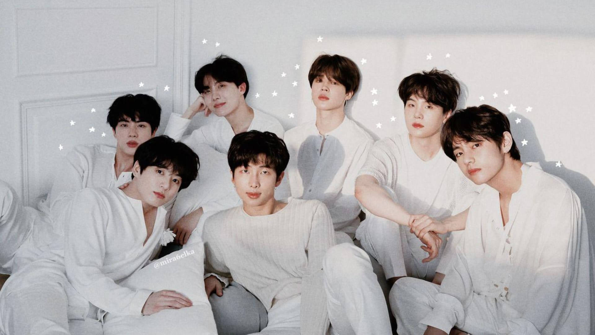 اعضای BTS در لباس سفید والپیپر