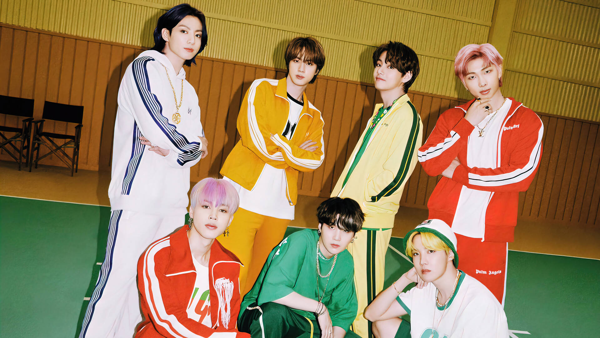 عکس گروهی BTS در باشگاه والپیپر