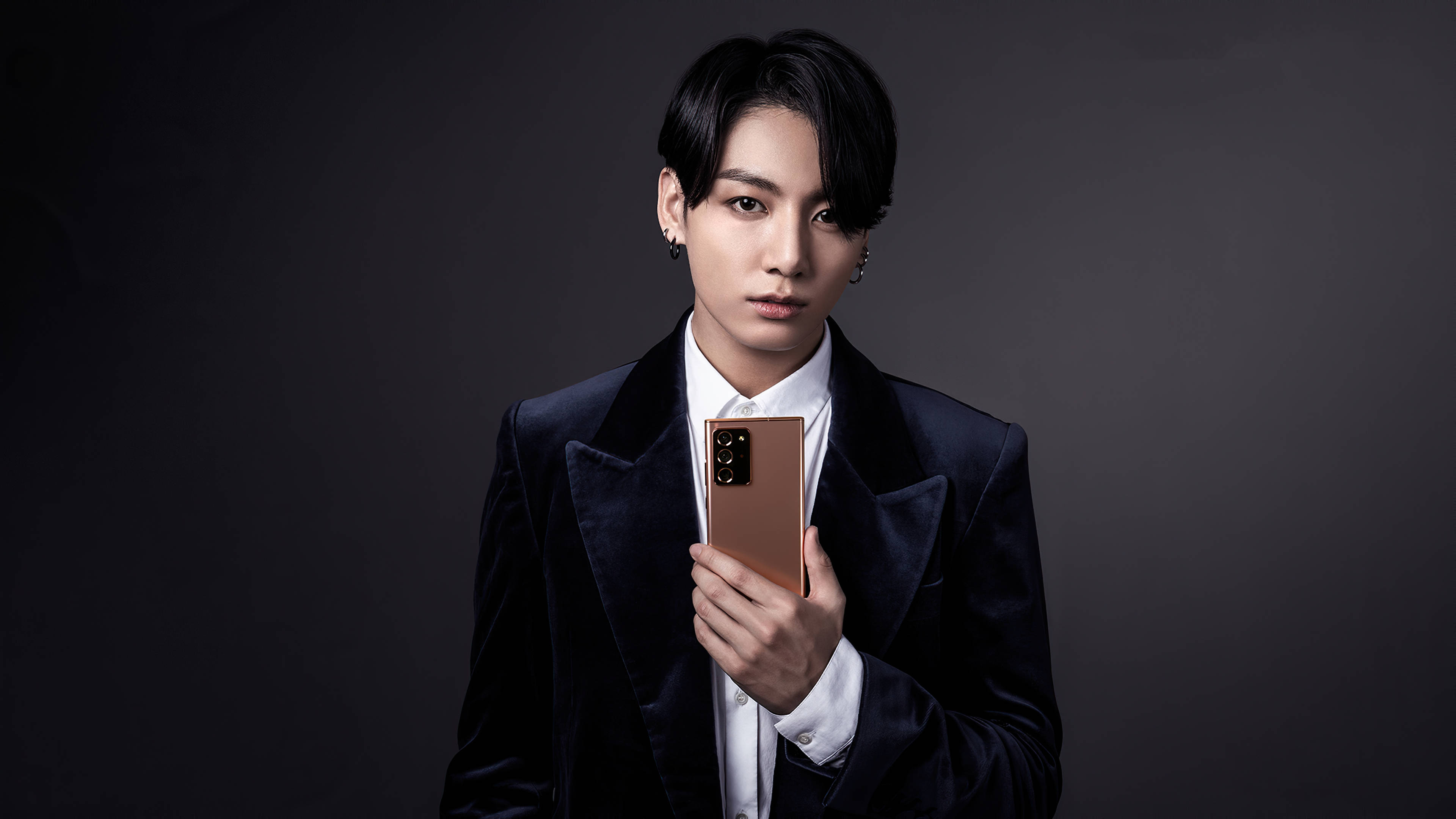 مدلینگ گوشی جذاب جونگ کوک از BTS والپیپر