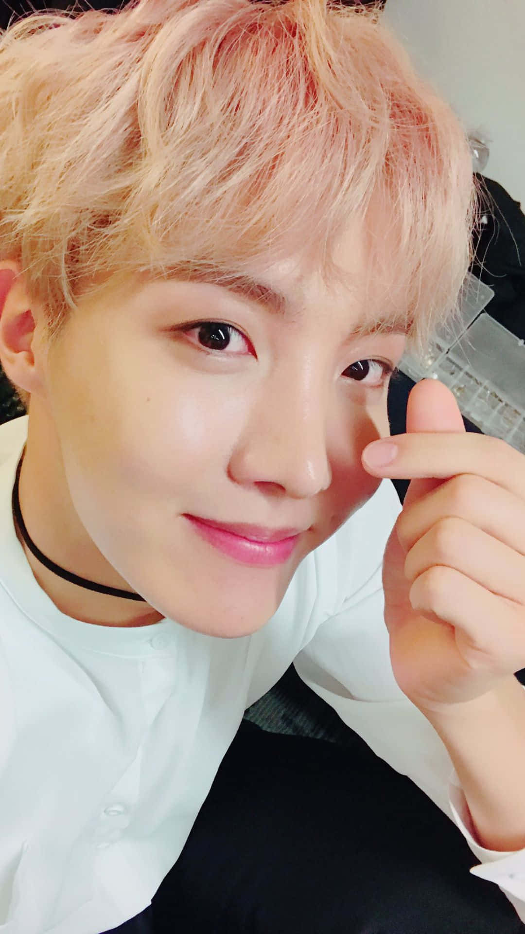 جی‌هوپ BTS قلب با انگشت والپیپر