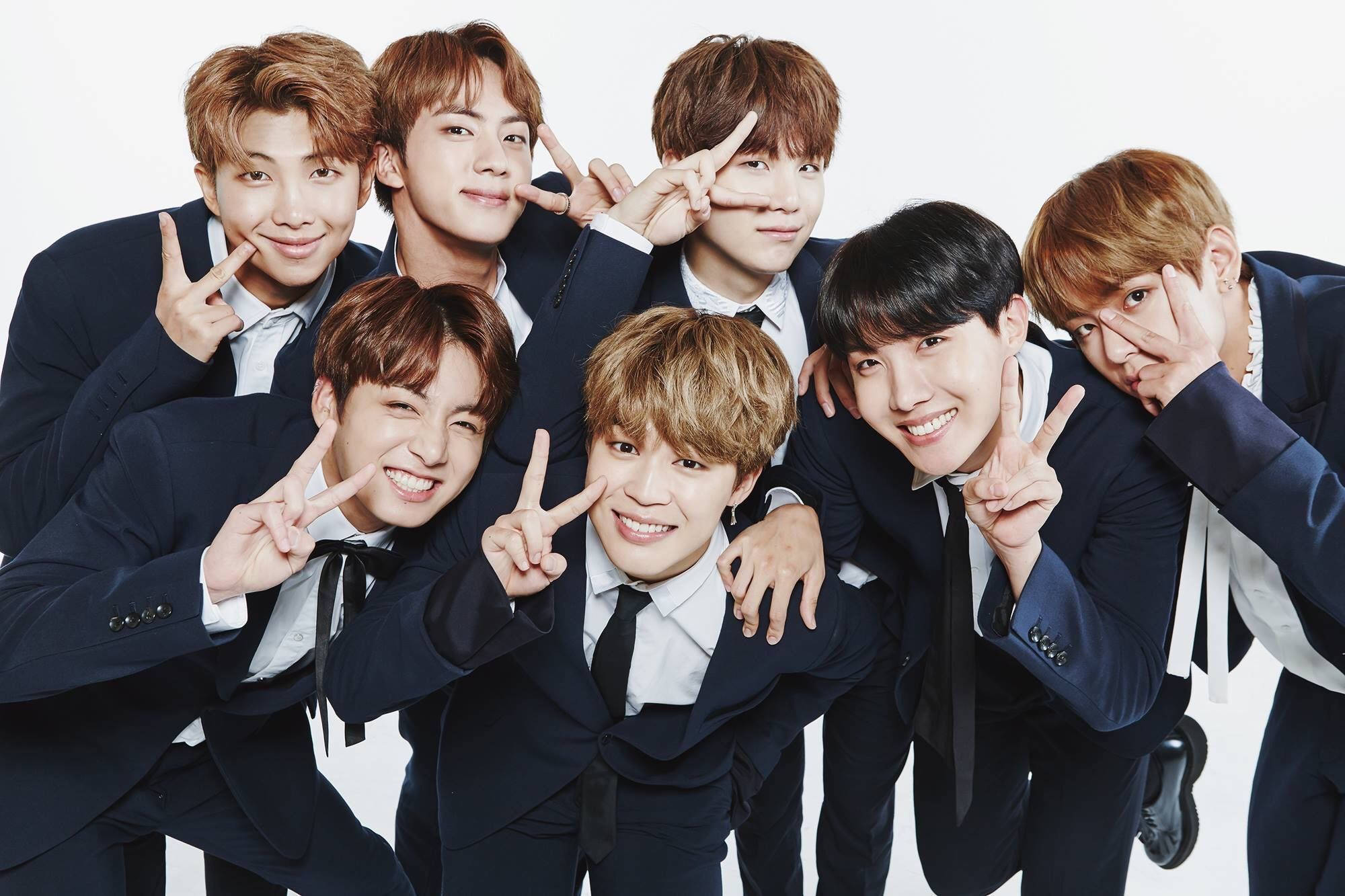 لپ‌تاپ باحال نماد صلح BTS والپیپر