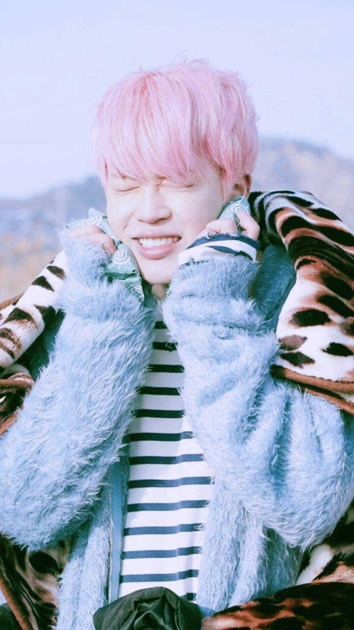جیمین از BTS بامزه با لباس زمستانی والپیپر