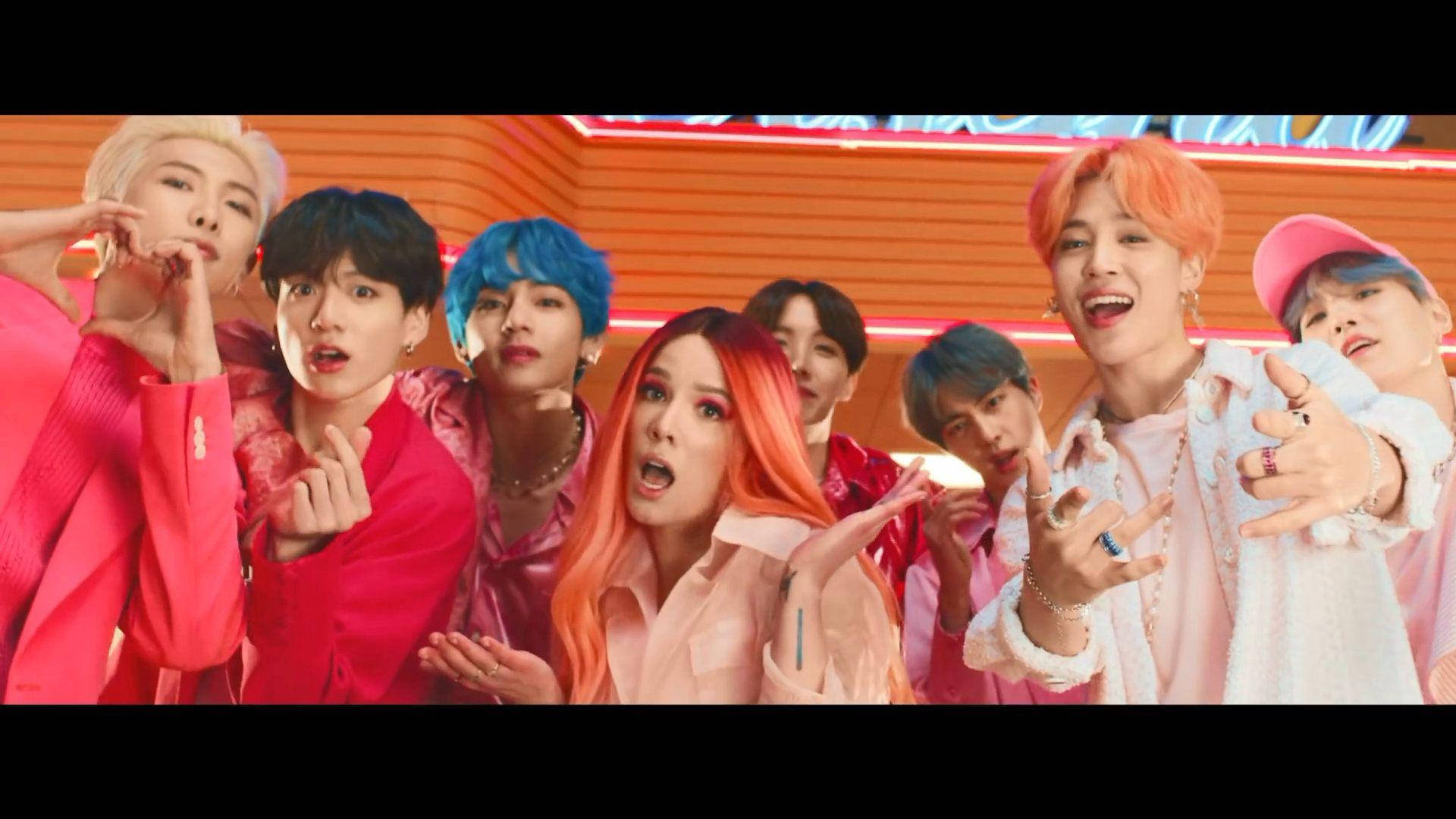 والپیپر دسکتاپ BTS و هالزی والپیپر