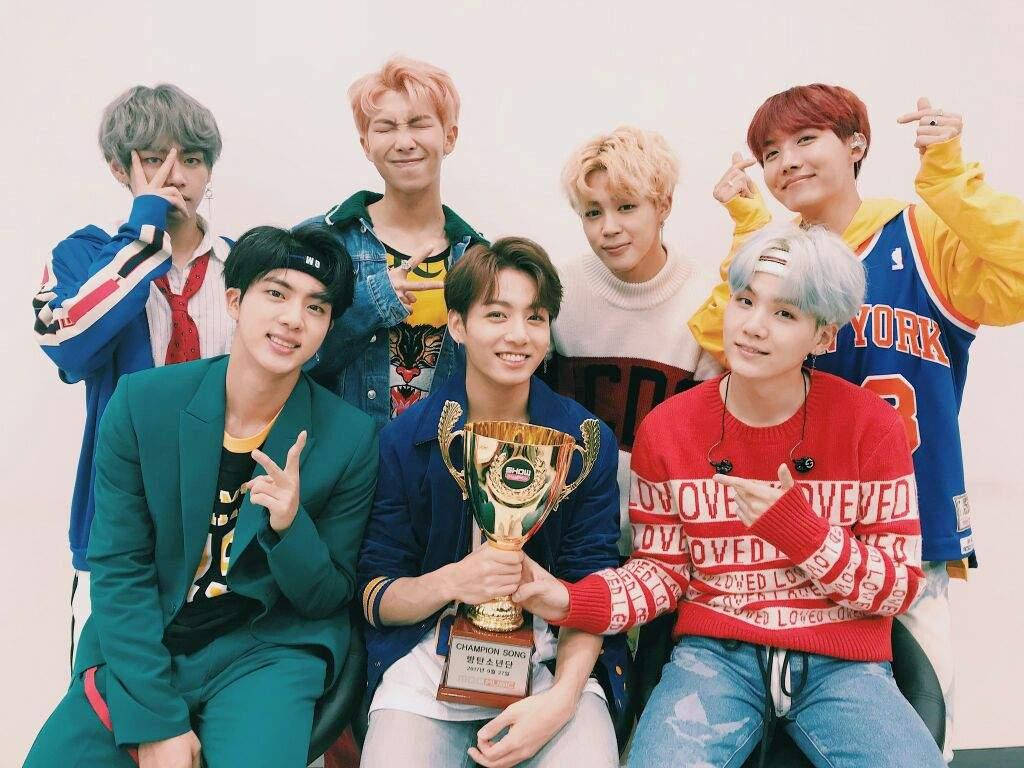 کاغذدیواری دسکتاپ جام BTS والپیپر