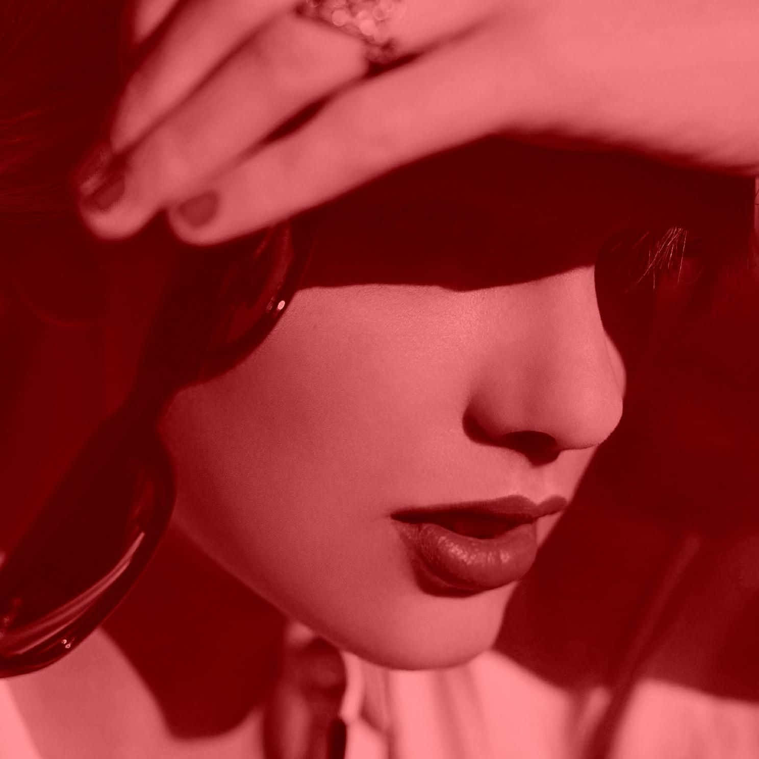 تیلور سویفت هنر جلد آلبوم بازنشر شده خود با نام «Red Taylor’s Version» را به اشتراک می‌گذارد. والپیپر