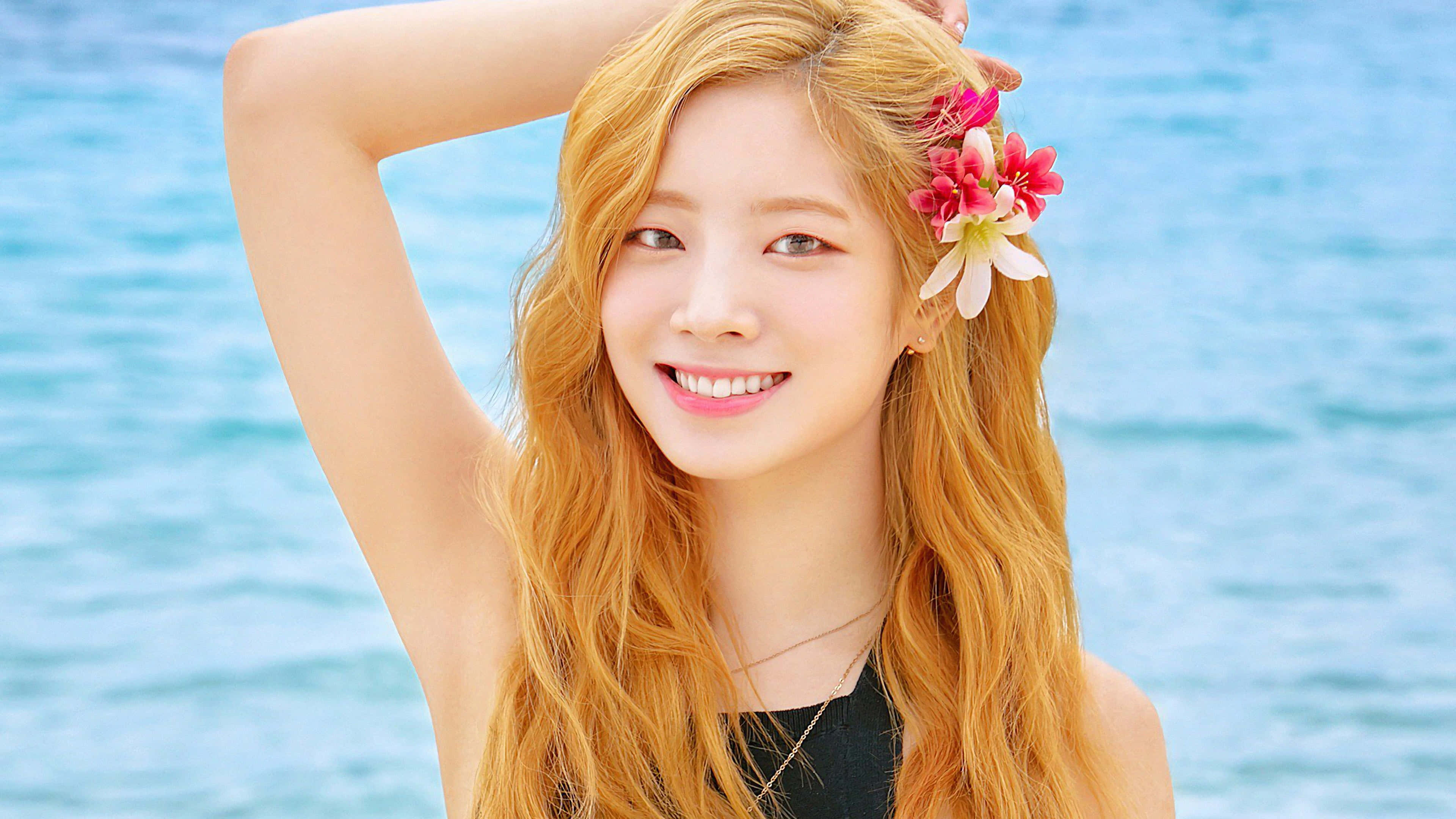 TWICE - نگاه‌های فریبنده برای شبی پر زرق و برق والپیپر