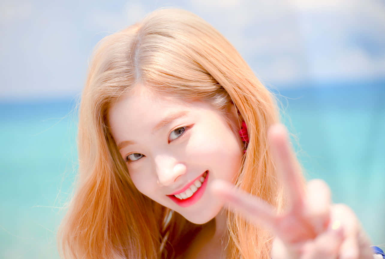اعضای گروه Twice در یک عکس گروهی شیک و خوش‌استایل والپیپر
