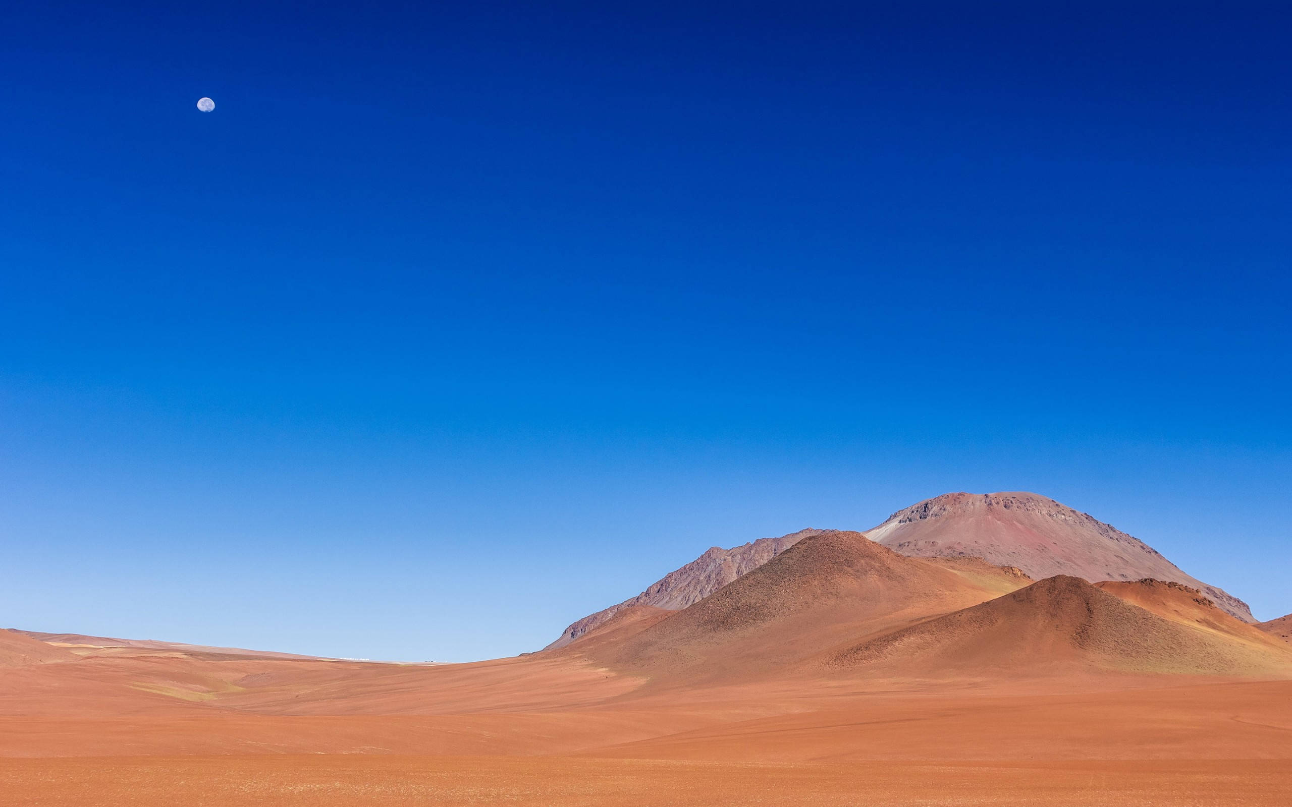 آسمان صاف در بیابان والپیپر