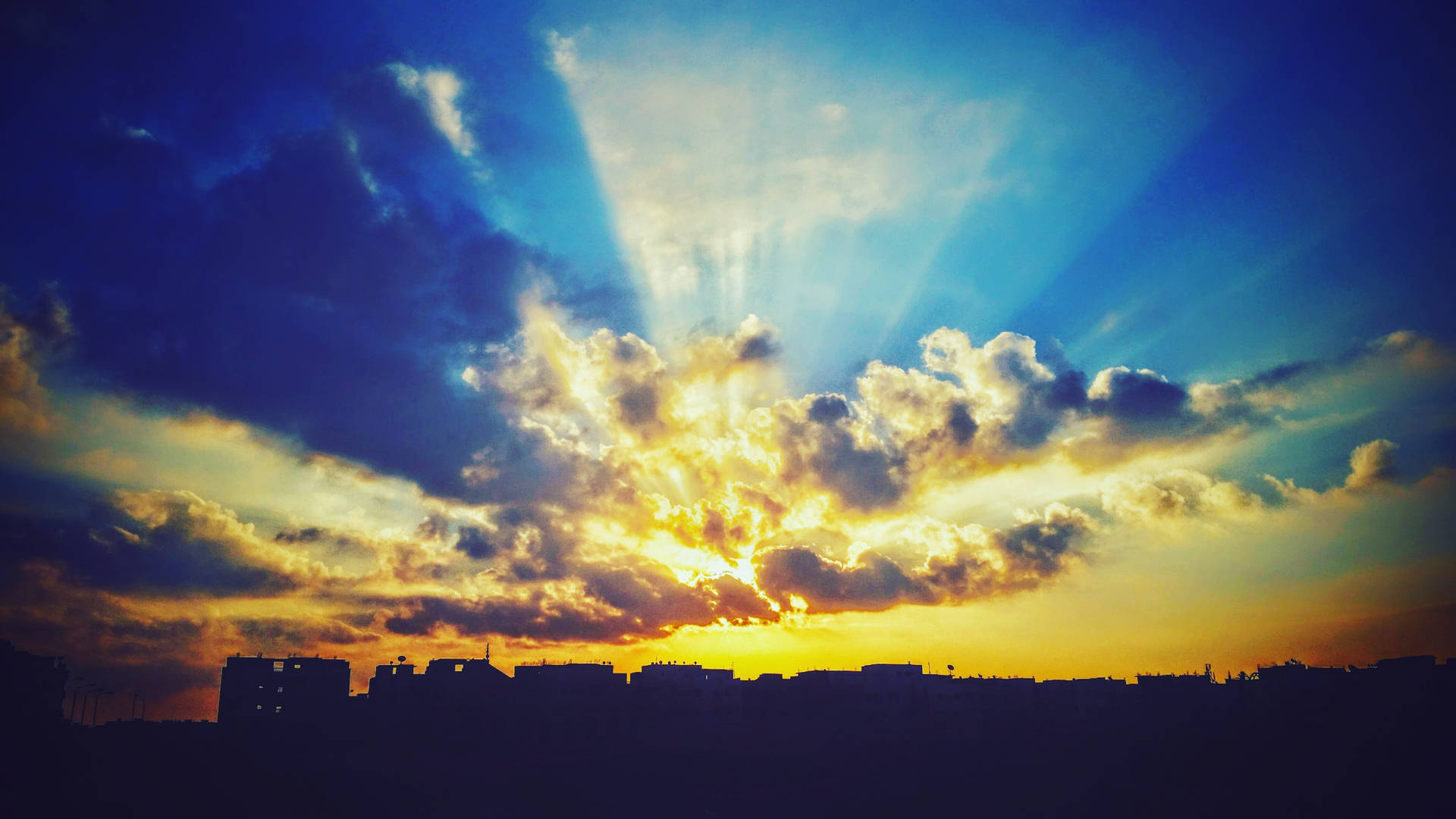 پیش‌نمایش والپیپر آسمان، ابرها، غروب خورشید