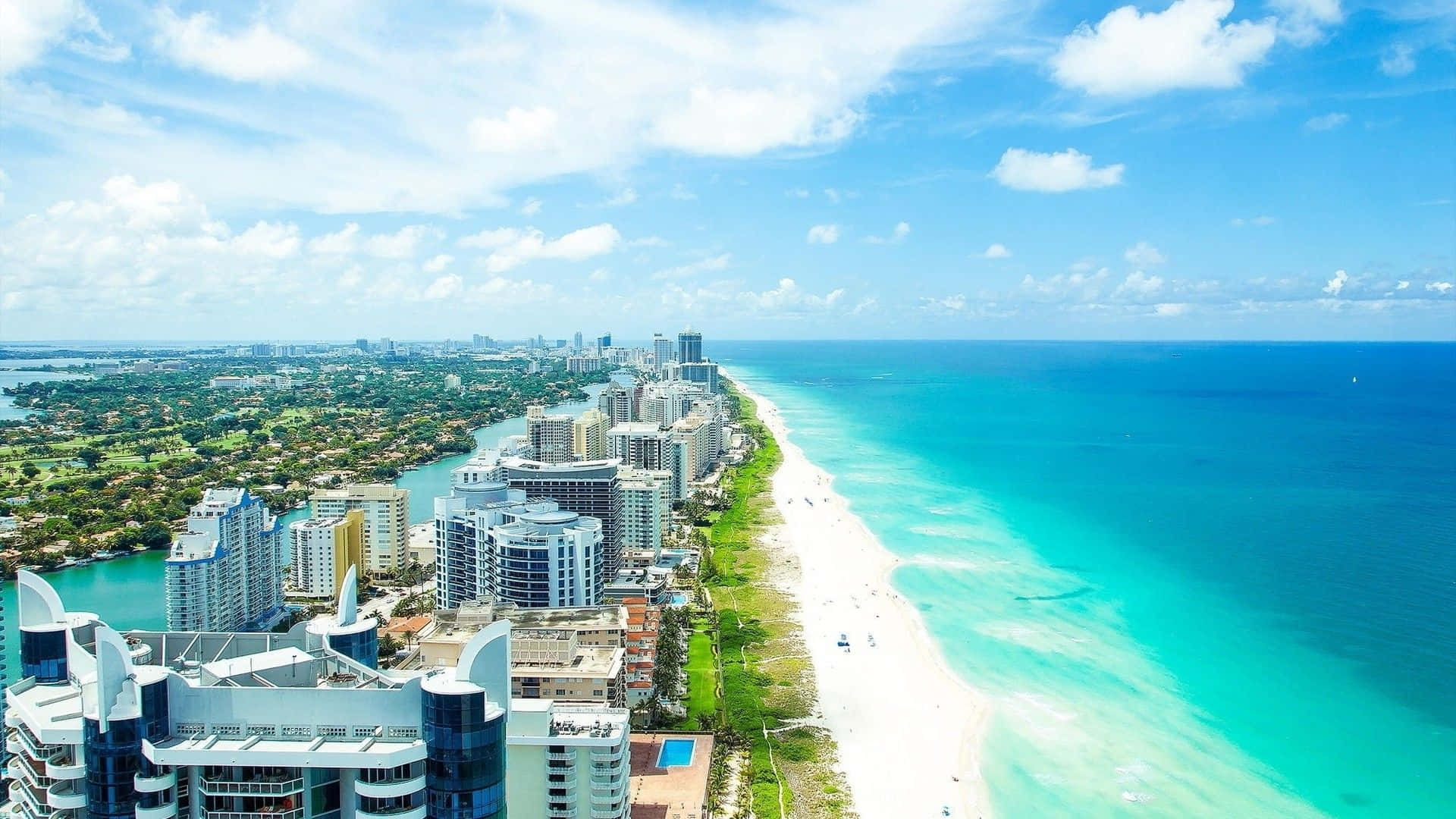 تصویر هتل‌های میامی بیچ در طول روز والپیپر