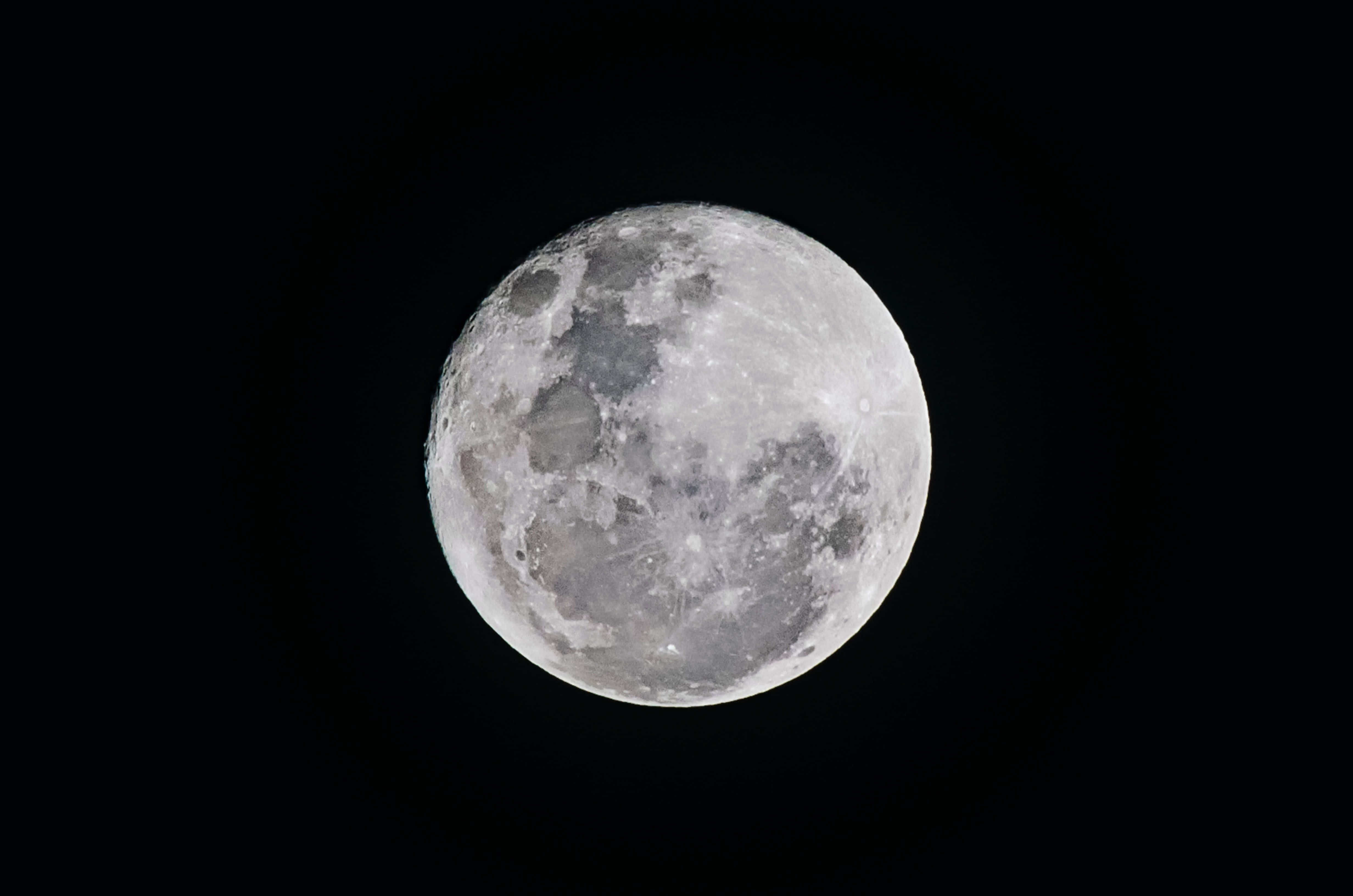 تصویر کلاسیک ماه کامل والپیپر