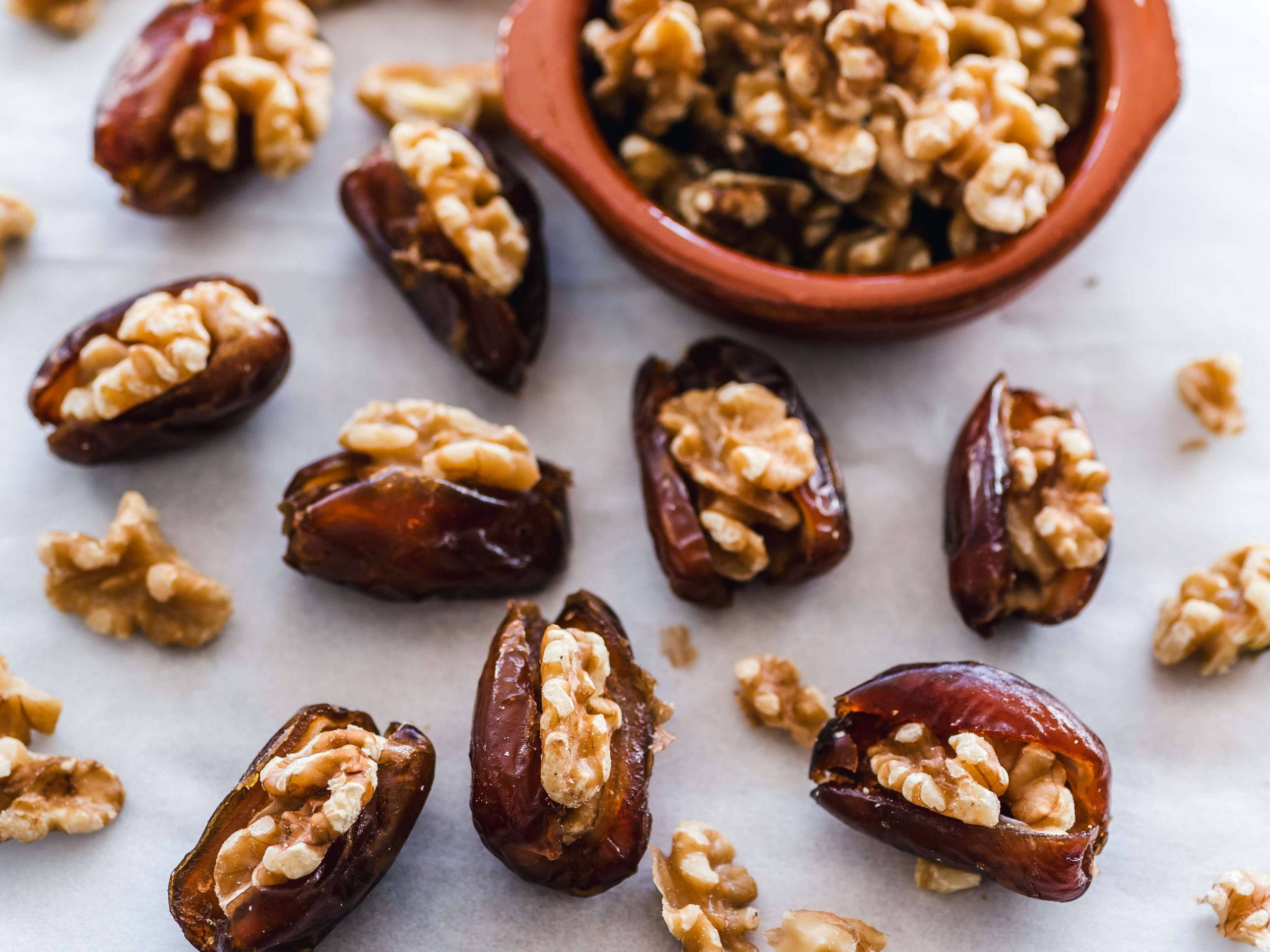 خرما خشک با مغز گردو والپیپر