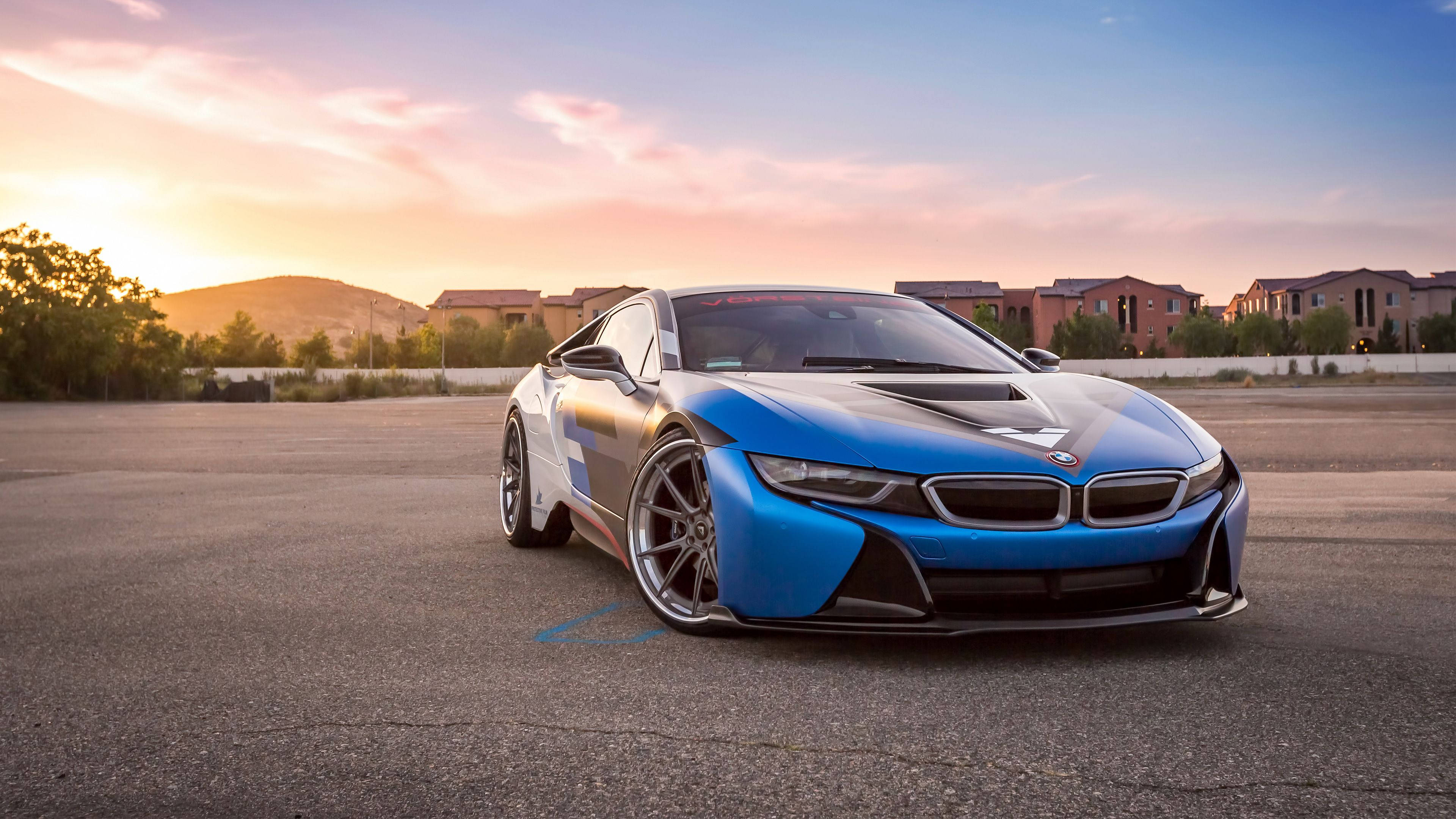 خودرو 4K آبی BMW I8 والپیپر