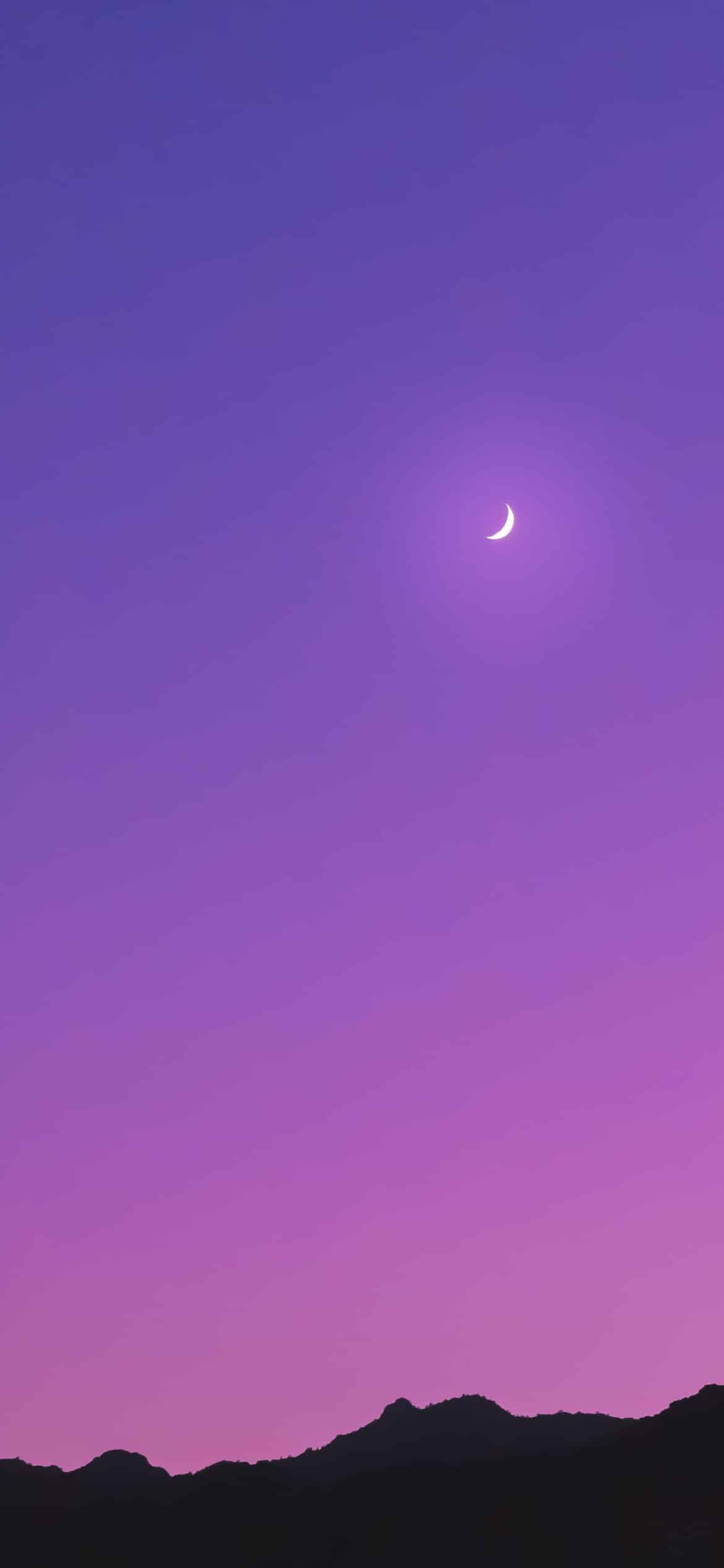 سیلوئت کوه با رنگ بنفش روشن و زیبا والپیپر
