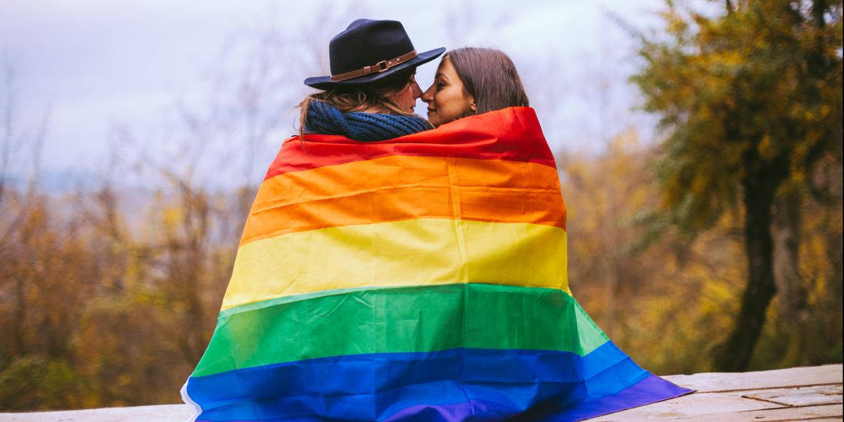 عشق عشق است زوج با پرچم افتخار والپیپر