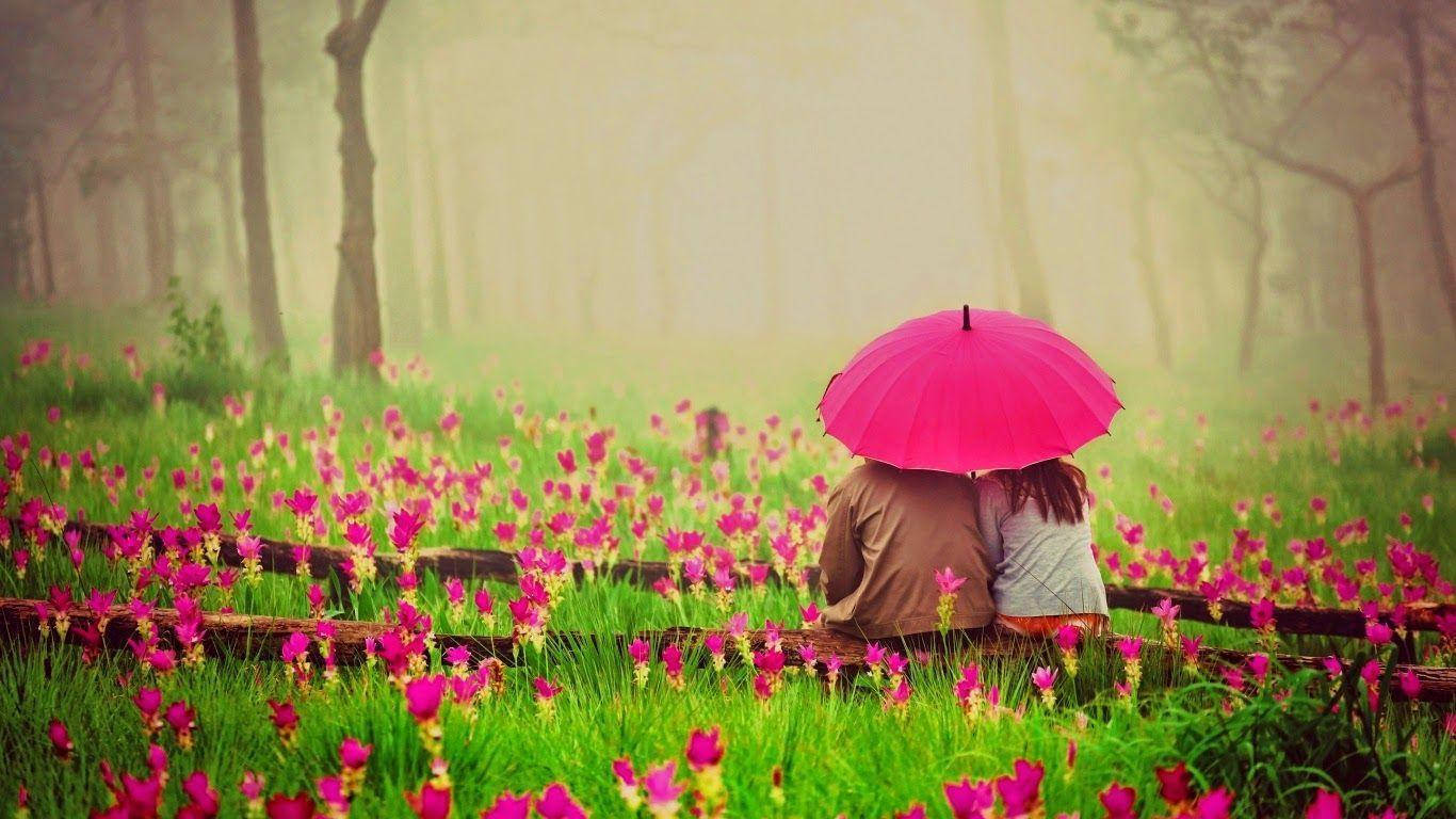 عشق من نشسته بر زمین در میان گلها والپیپر