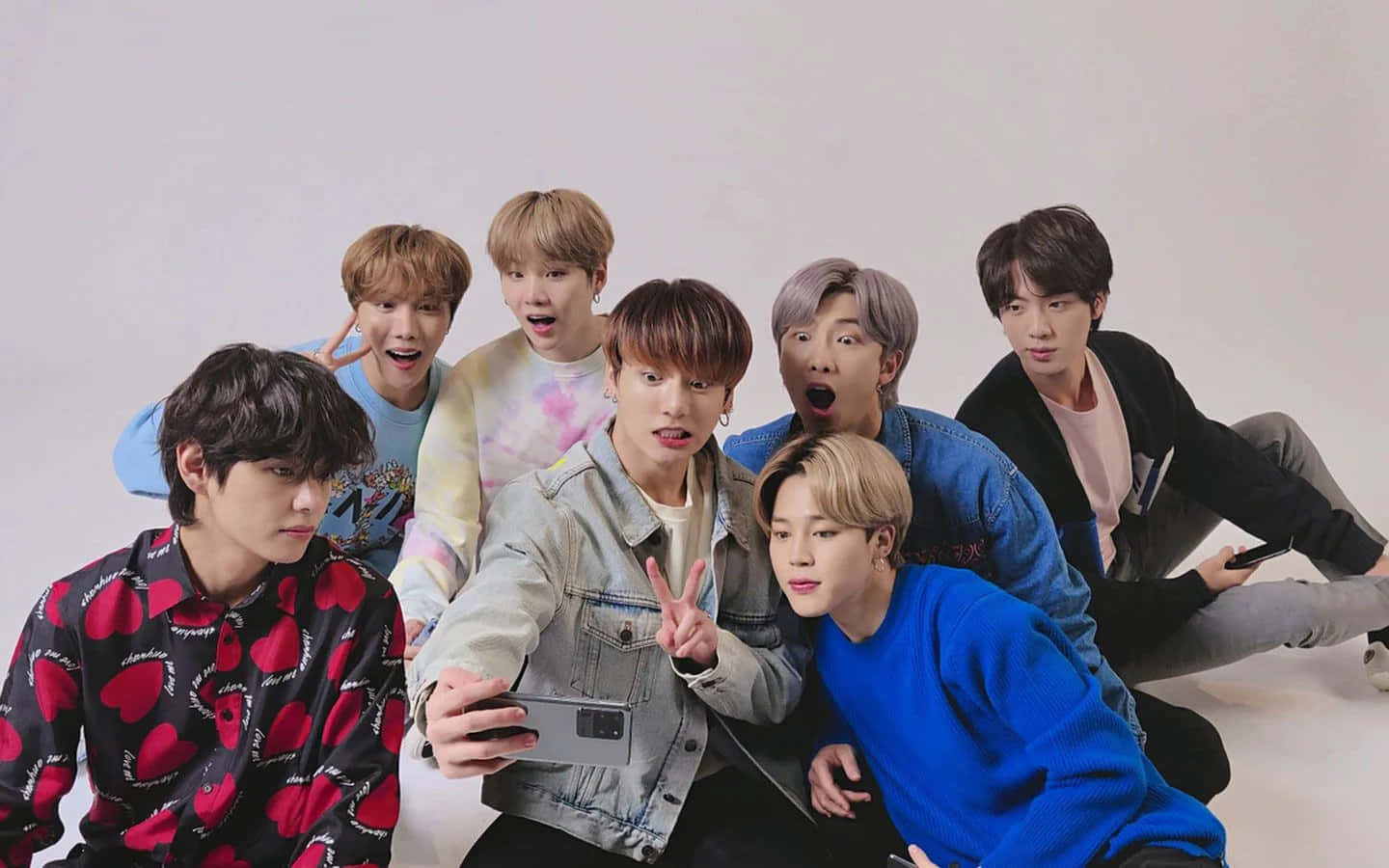 عکس سلفی گروه کیپاپ BTS والپیپر