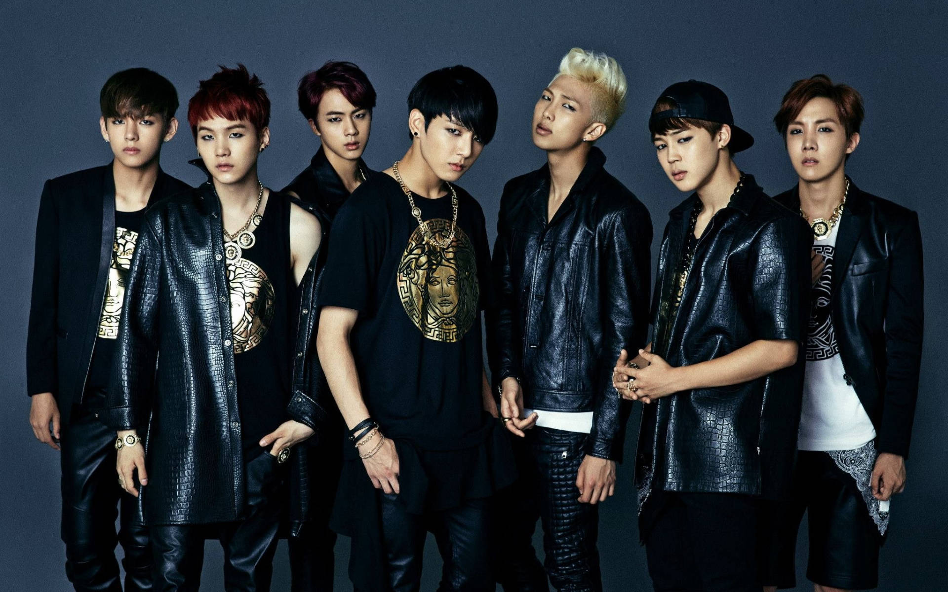 عکس گروهی BTS با لباس مشکی والپیپر