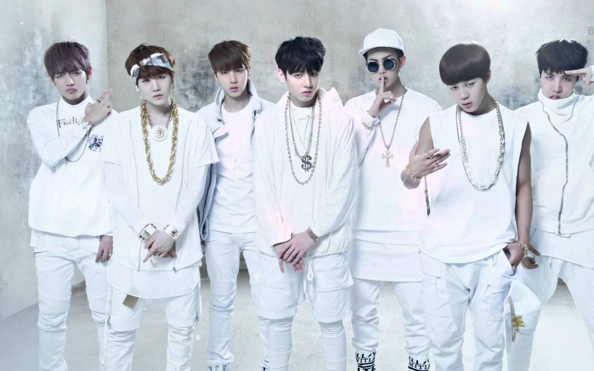 عکس گروهی تمام سفید BTS والپیپر