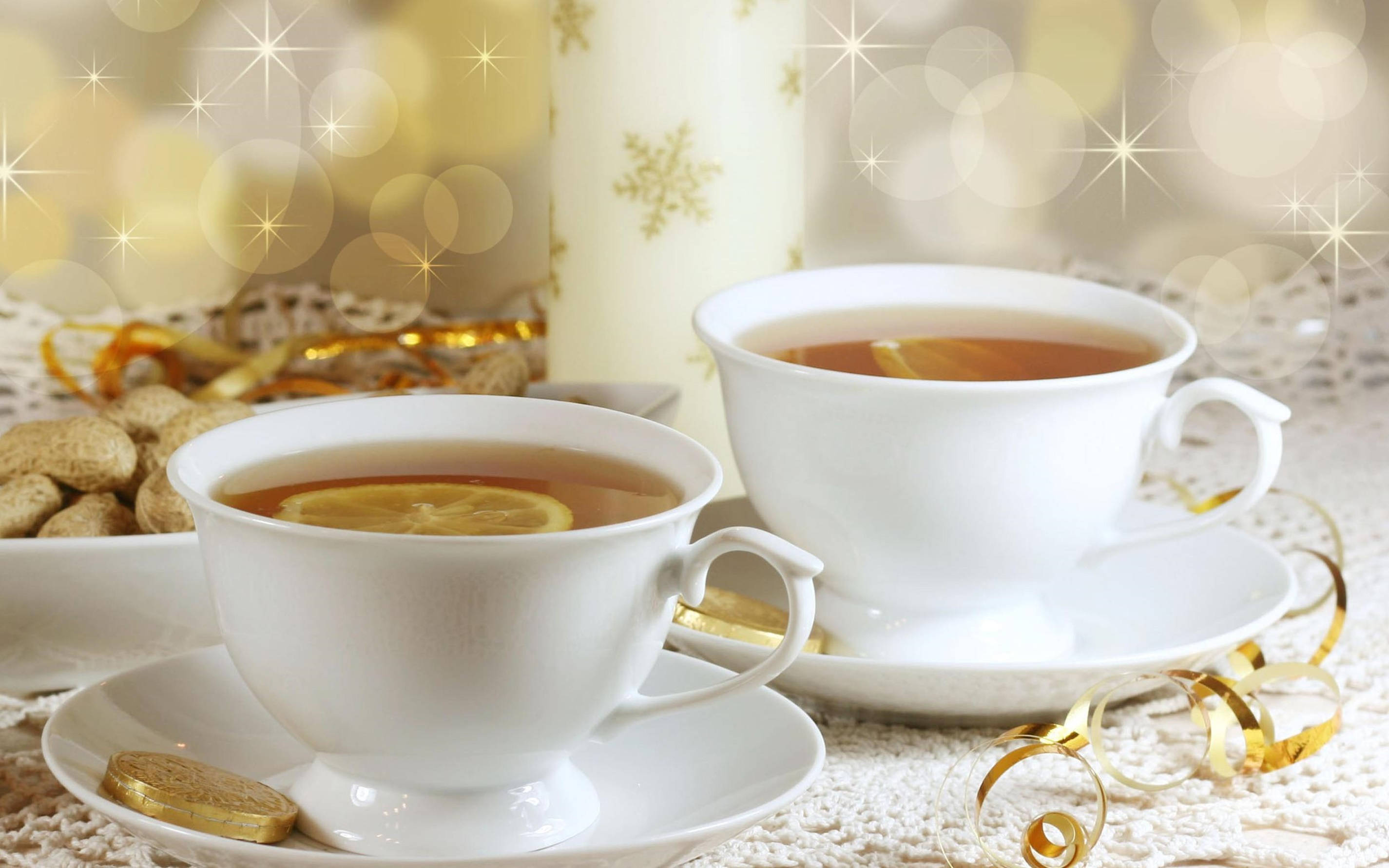 فنجان چای سفید با طراحی زیبا والپیپر