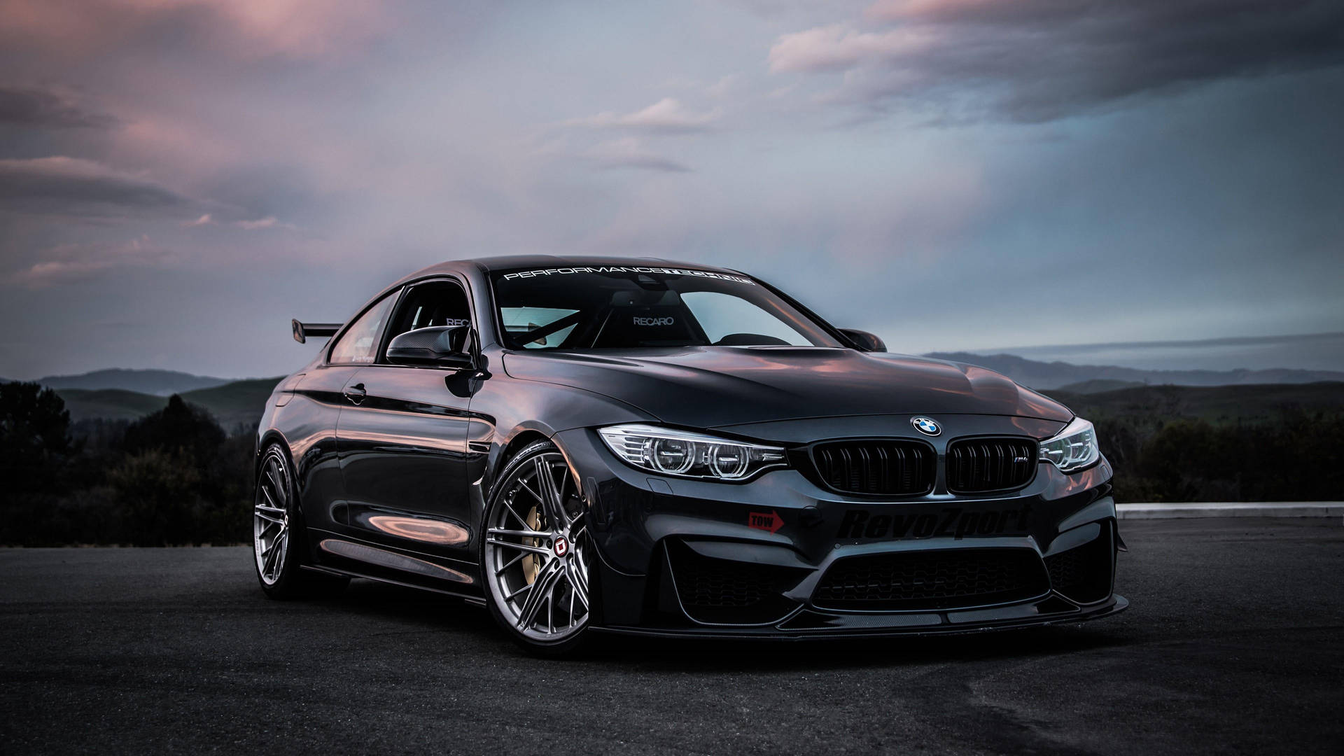 لپ‌تاپ مشکی مات BMW M4 — گیف استتیک سیاه والپیپر