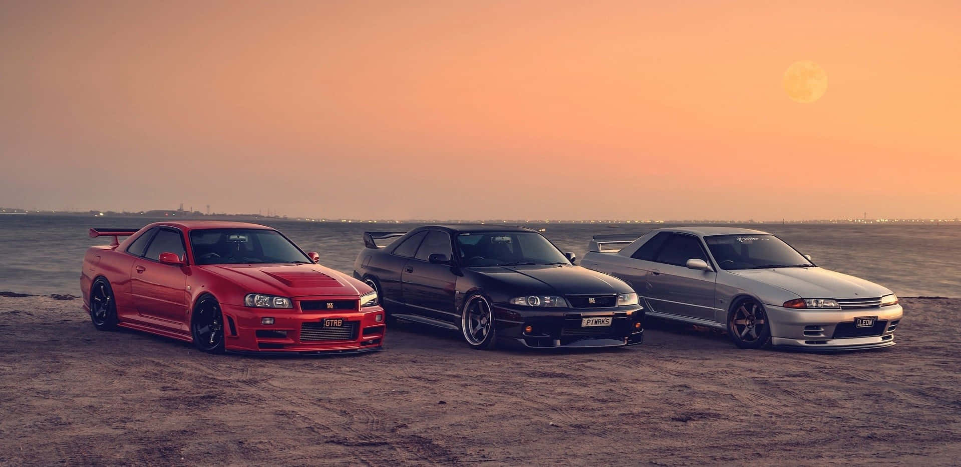 نیسان اسکای‌لاین R33 GT-R در انتظار درخشش والپیپر