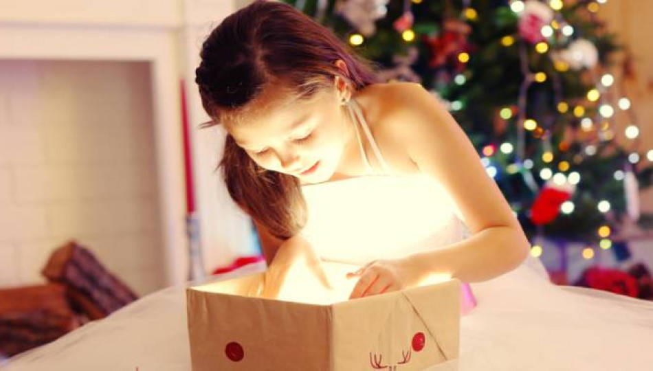 هدیه کریسمس برای دختر زیبا والپیپر