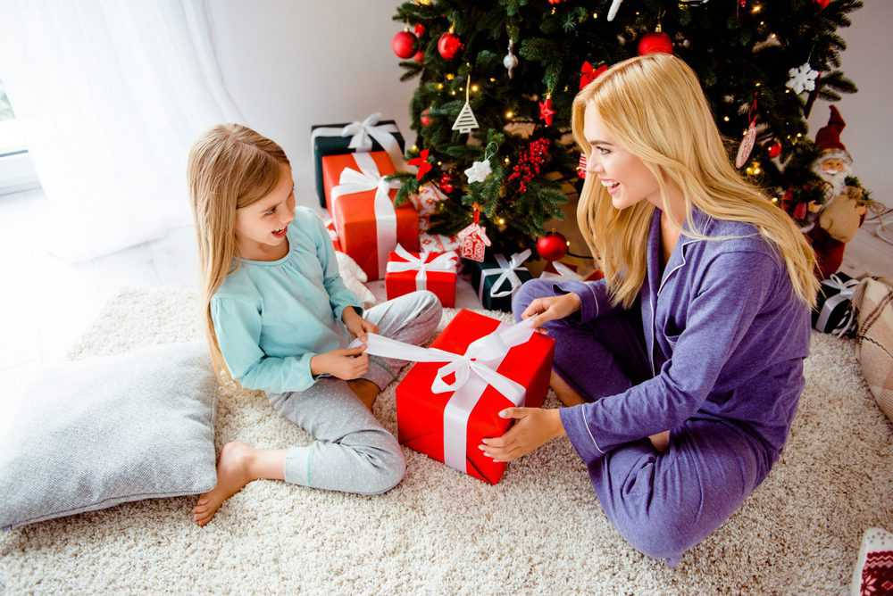 هدیه کریسمس مادر و دختر والپیپر