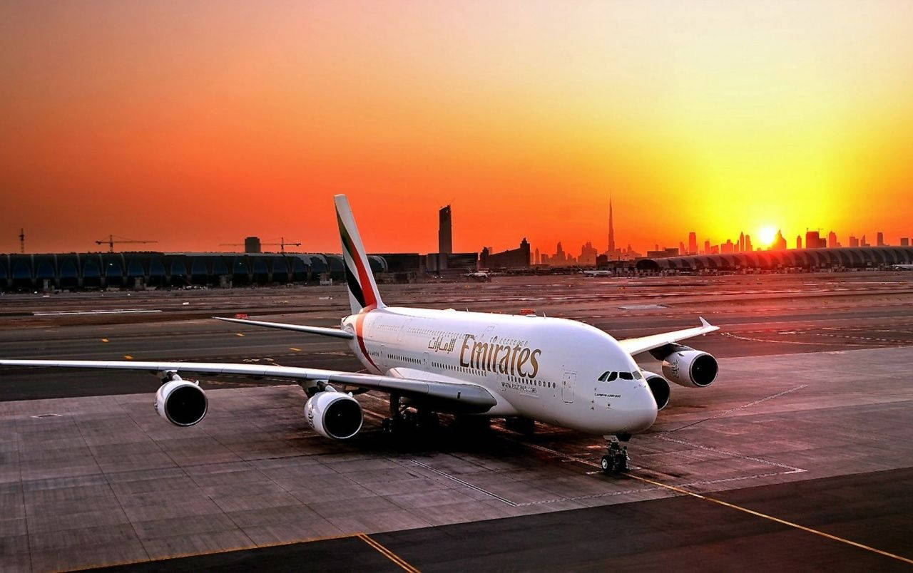 هواپیمای ایرباس A380 امارات با غروب زیبا والپیپر