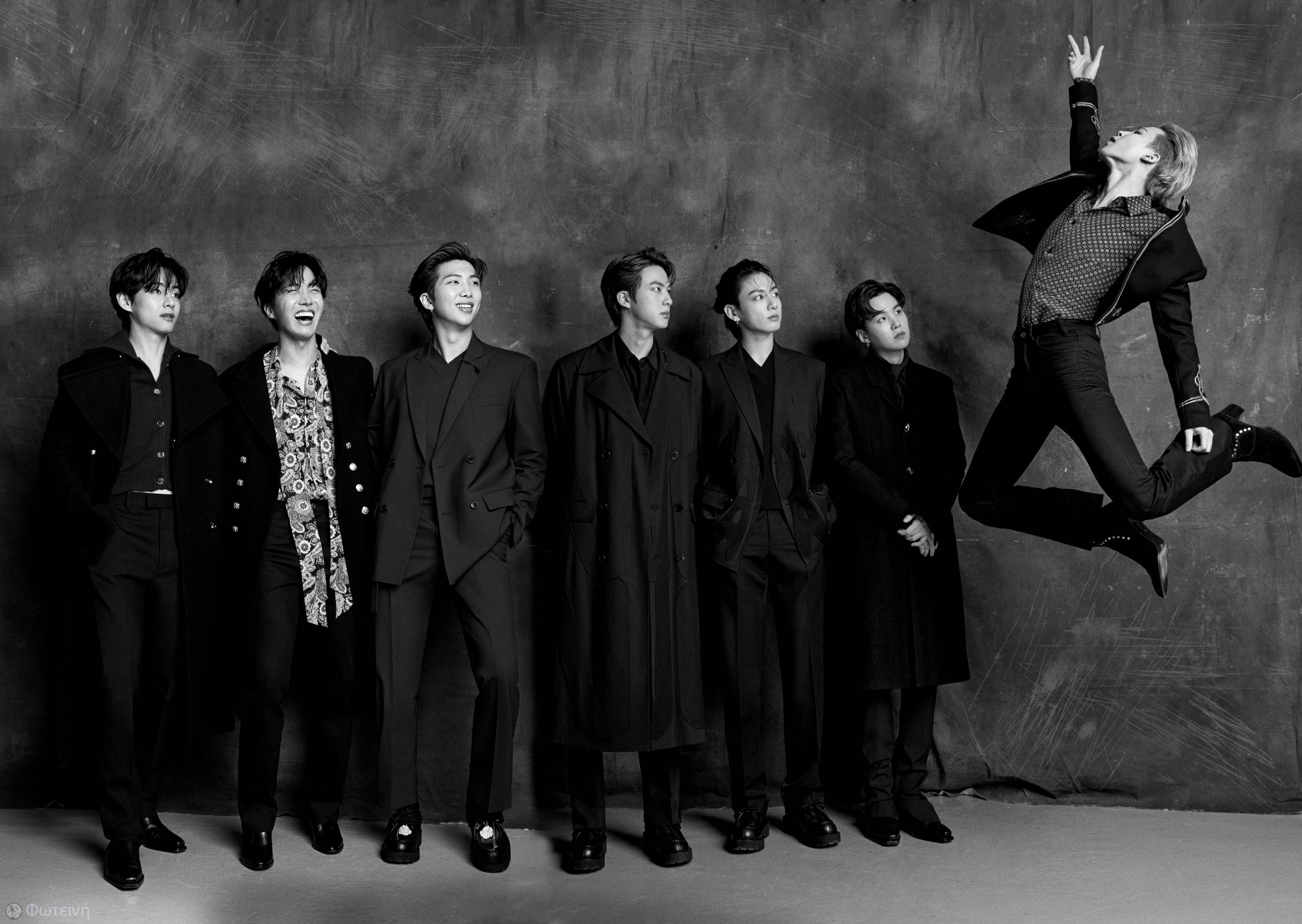 والپیپر جذاب سیاه و سفید لپ‌تاپ با اعضای BTS والپیپر