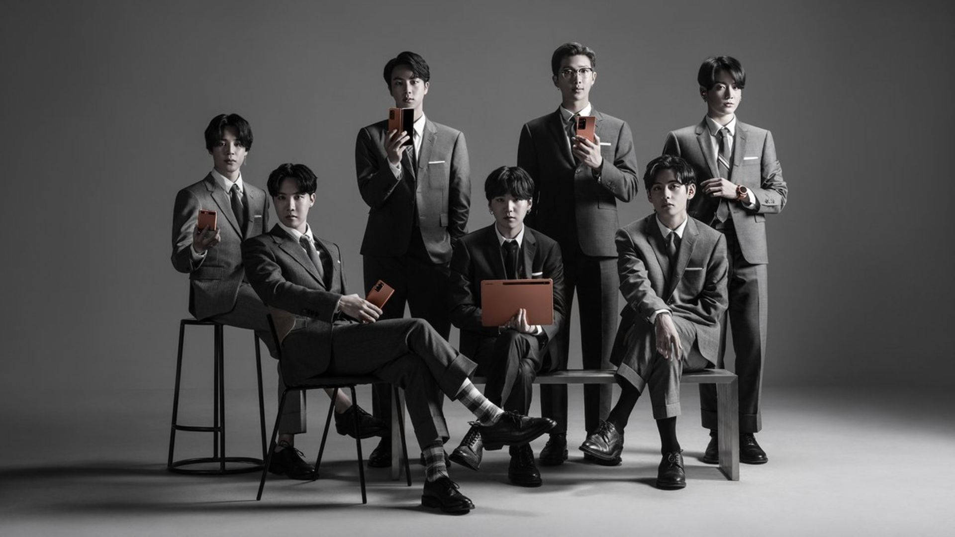 والپیپر دسکتاپ BTS با تلفن‌ها و لپ‌تاپ‌ها والپیپر
