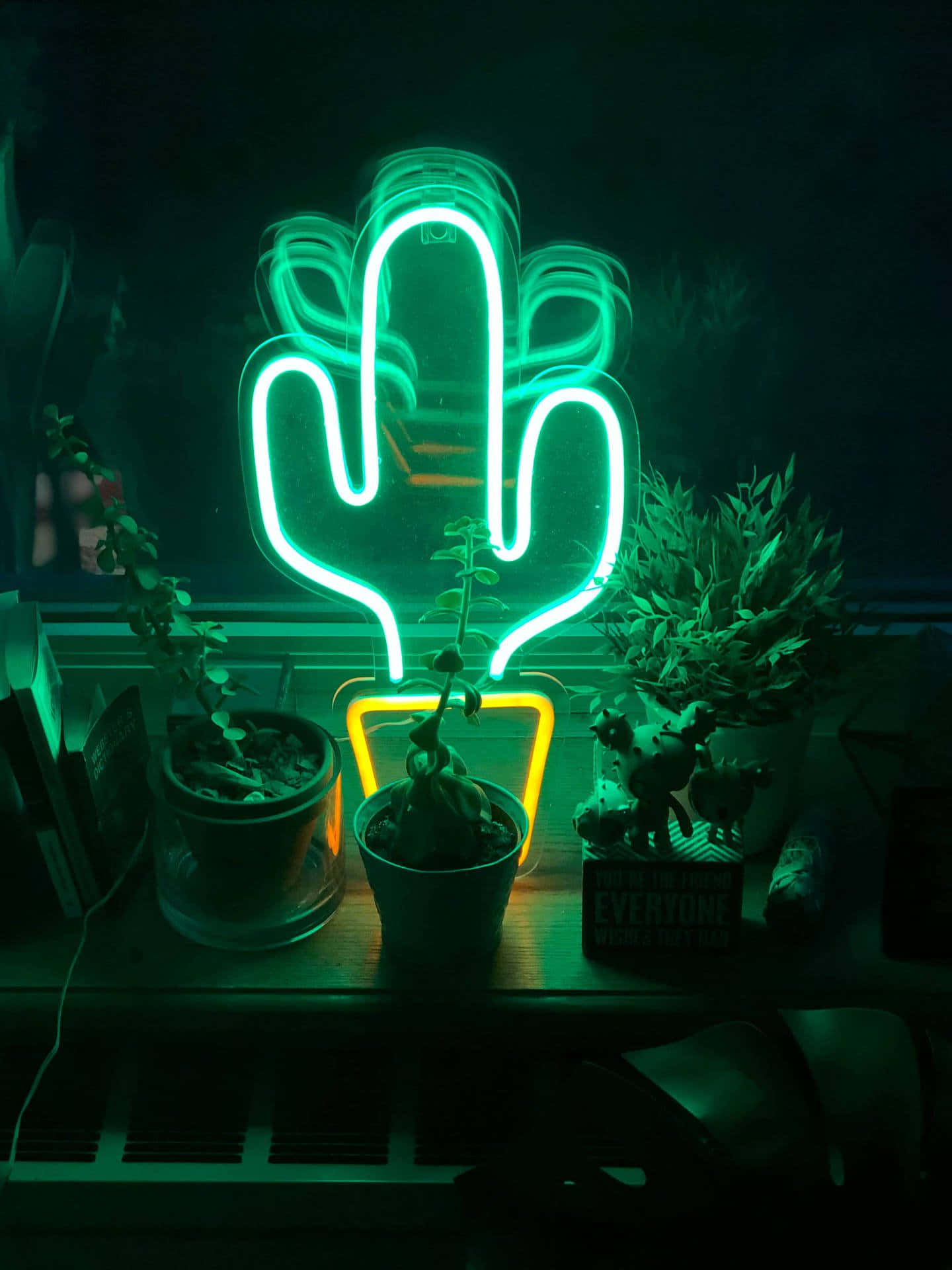 چراغ‌های LED سبز به شکل کاکتوس والپیپر