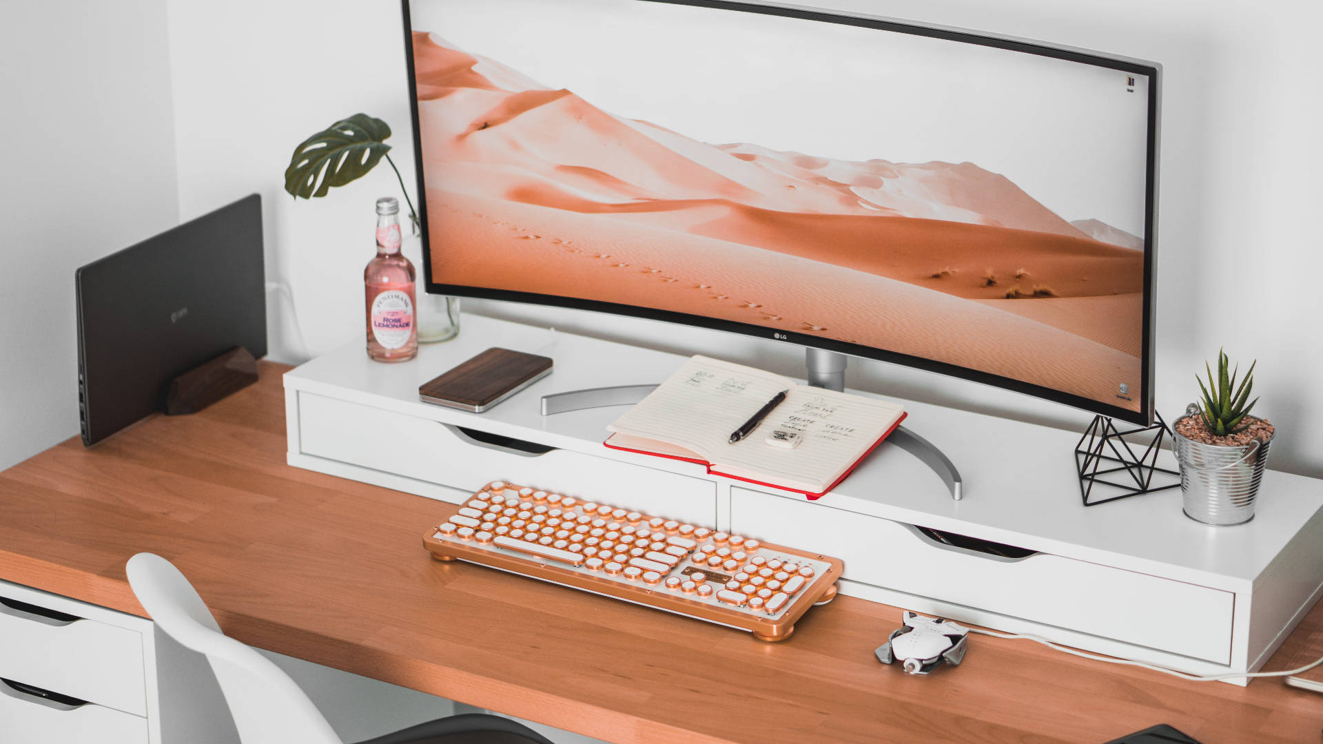 چیدمان دسکتاپ کامپیوتر با کیفیت Full HD در سبک نود استتیک والپیپر
