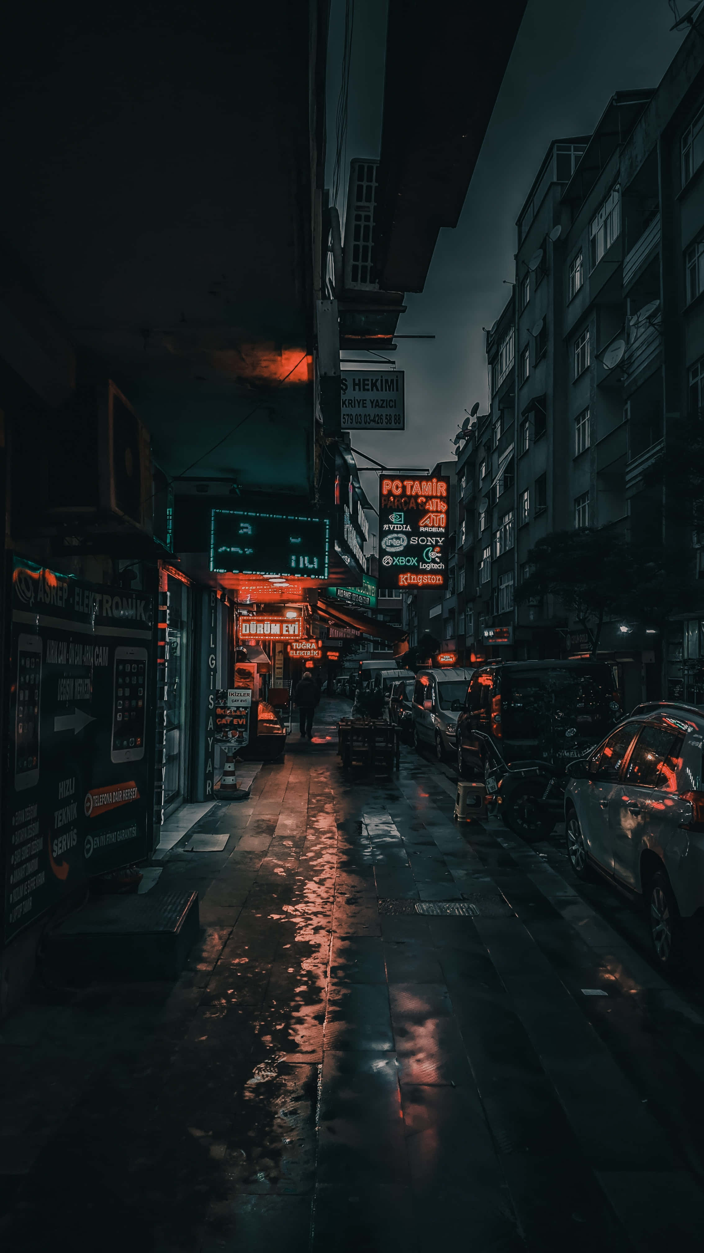 کوچه‌ای مبهم در کنار خیابان والپیپر