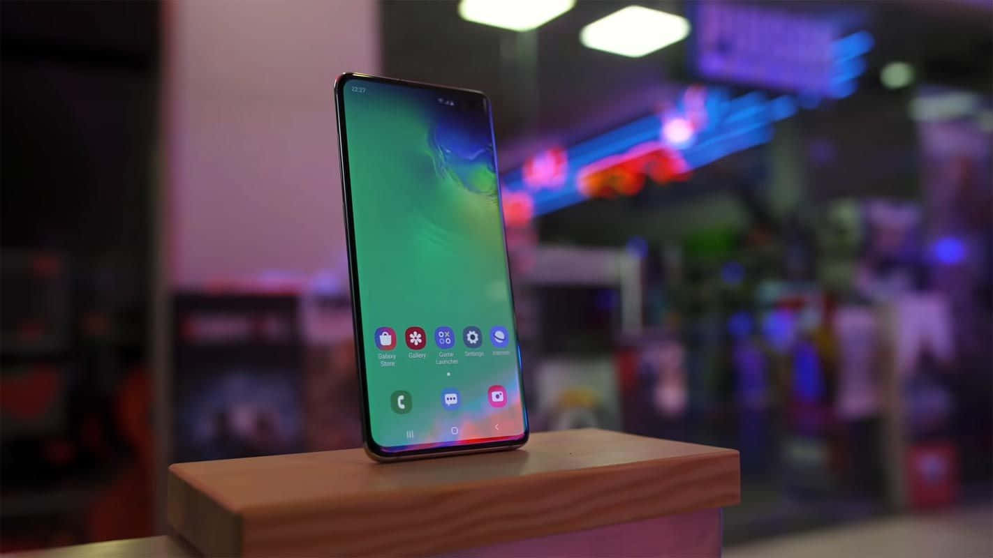 گلکسی اس ۱۰ جدید را دریافت کنید و قدرت و طراحی بی‌نظیر را تجربه کنید والپیپر