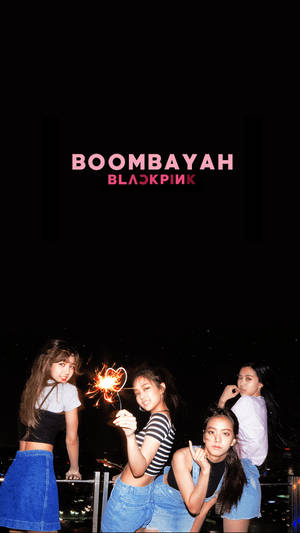 والپیپر شب بیرون رفتن دختران بلک‌پینک با متن Boombayah Blackpink