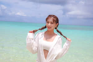 اعضای گروه TWICE در لباس‌های شیک ژست گرفته‌اند — 트와이스 والپیپر
