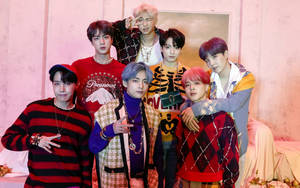 والپیپر عکس گروهی BTS با لباس‌های مد روز — عکس گروهی بیتیاس گیف والپیپر