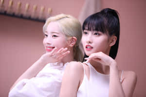 عکس گروهی مسحورکننده گروه TWICE — 트와이스 والپیپر