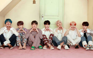 والپیپر دسکتاپ BTS با حرکات قلب در کنار در — Bts دسکتاپ والپیپر
