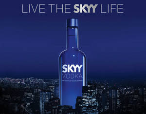 پوستر Skyy Vodka با شعار Live The Skyy Life — آبی تیره والپیپر